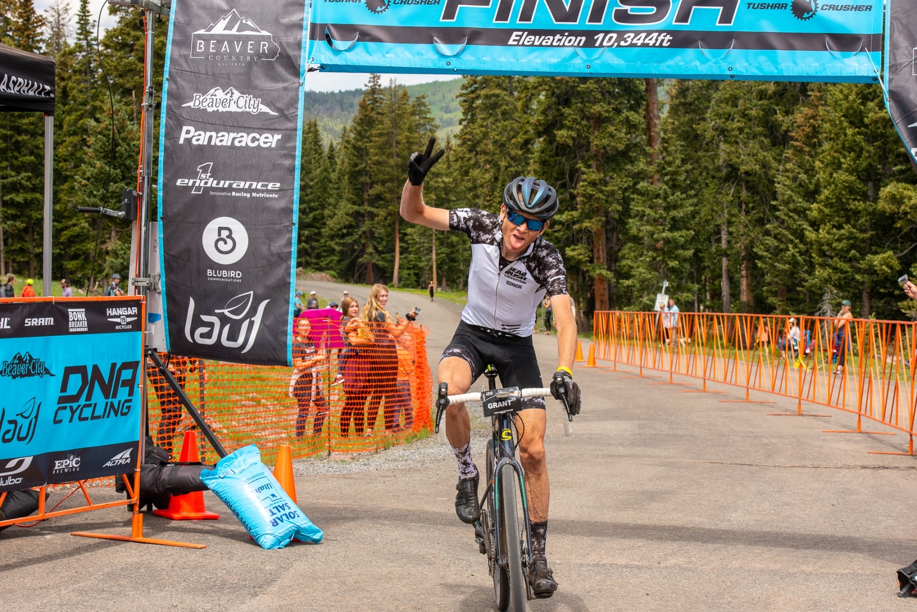 After making a U-turn to get back on the right side of the fencing, Alex Grant finally crosses the line. Photo: Steven L. Sheffield